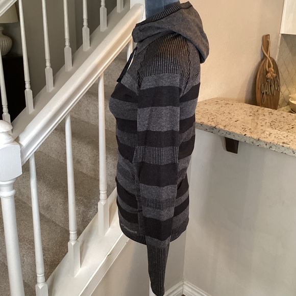 Brooks Streaker “RunHappy”Running Hoodie Size Small - Picture 4 of 10